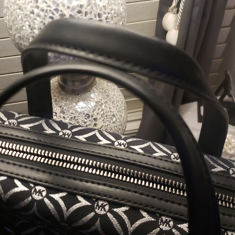 SOLD michael Kors Glitter Jet Set Crossbody - Picture 9 of 9